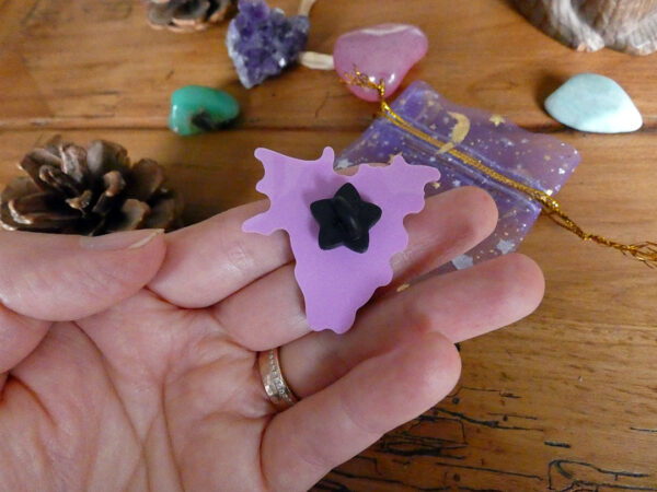 Pin's "Achouïne, petit dragon" – Image 3